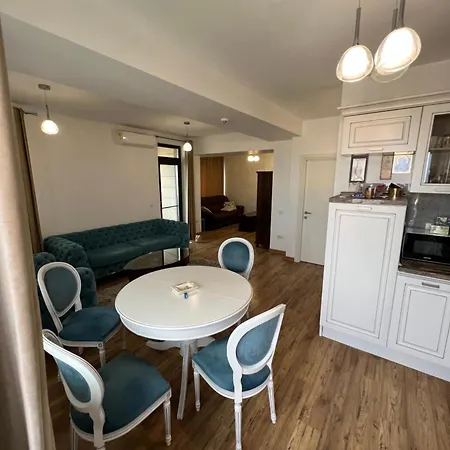 5 Apartament Mamaja